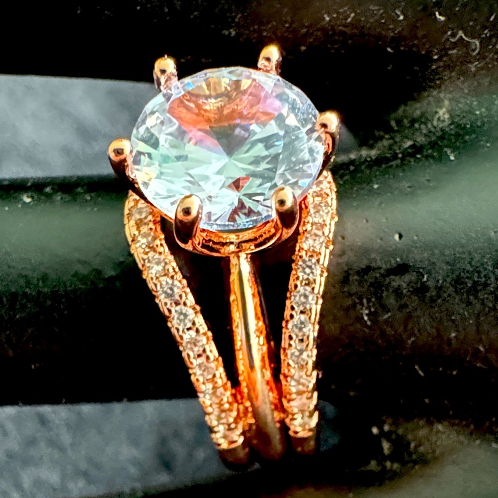 Elegant Rose Gold diamond Women's Ring